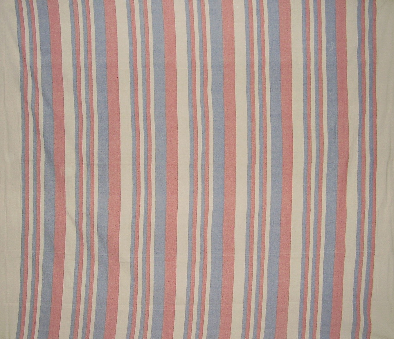 Heavy Cotton Ribbed Bedspread  98" x 88" Full Red & Blue on Beige