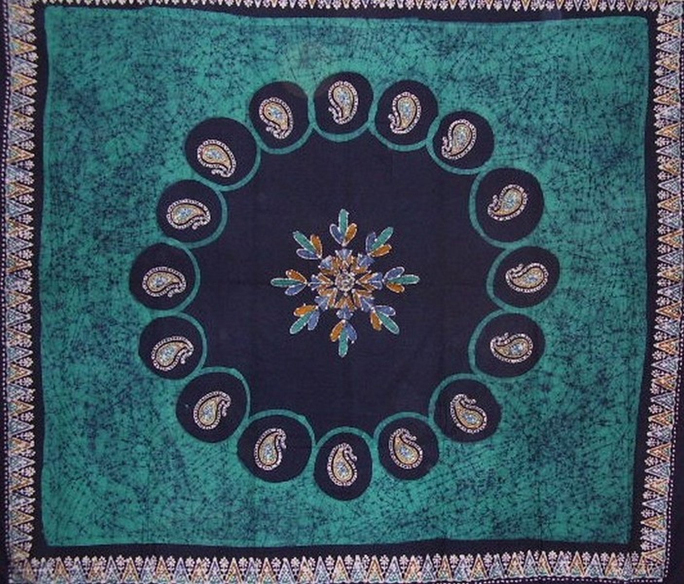 Bavlnená prikrývka s batikovaným gobelínom 108" x 108" Queen-King zelená