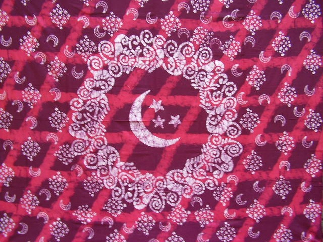 Himmlische Batik-Wandteppich-Tagesdecke aus Baumwolle, 274,3 x 274,3 cm, Queen-King-Rot