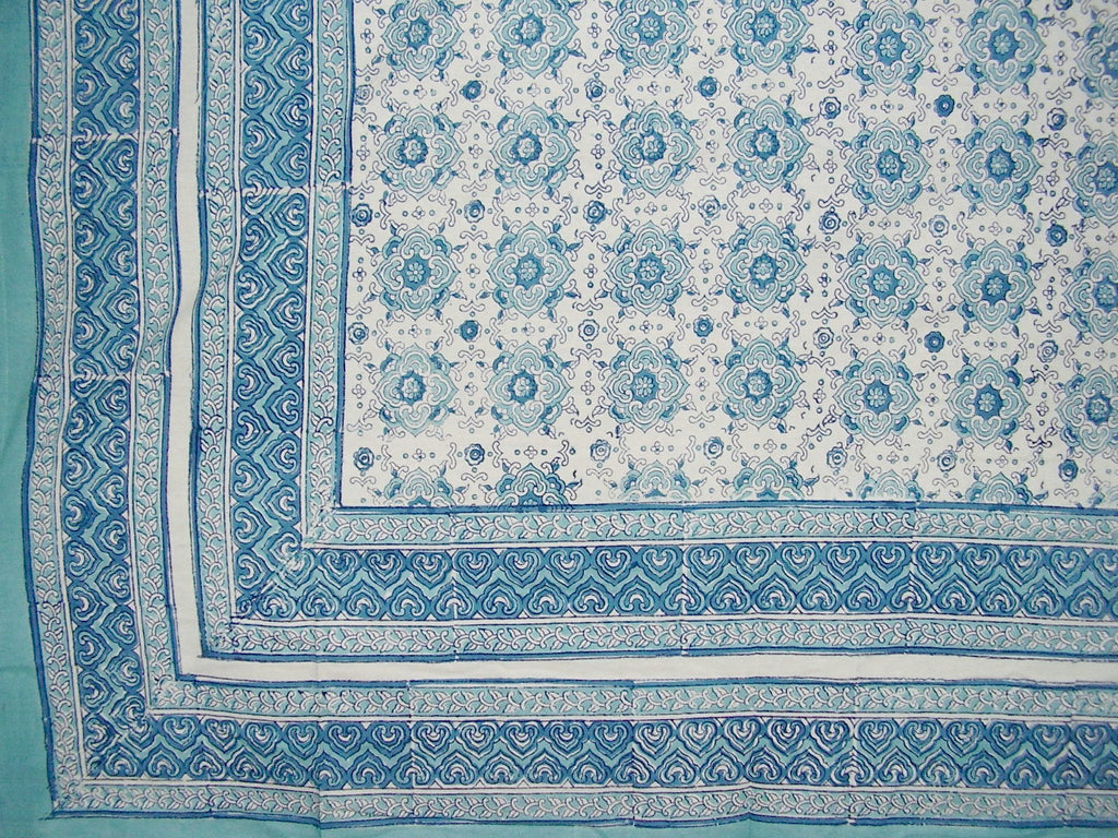 Tapeçaria de algodão com estampa de bloco de azulejo espalhado 106" x 88" totalmente azul