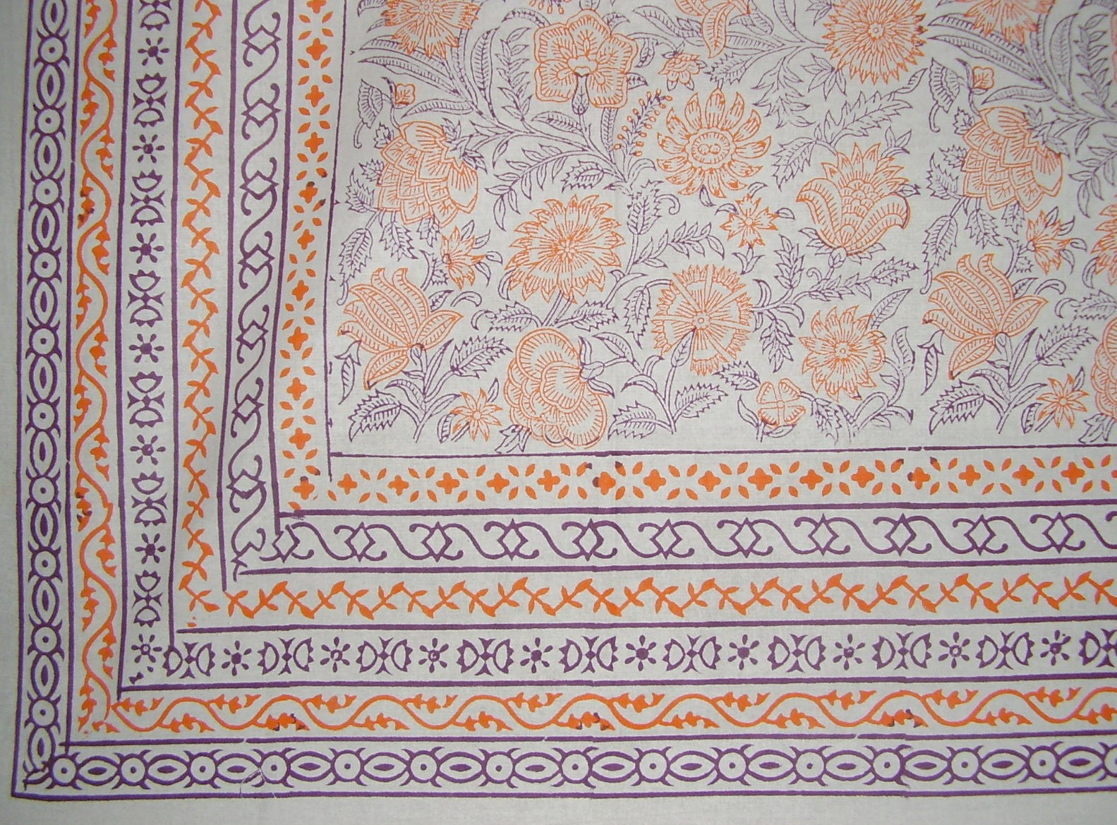 Tagesdecke aus Baumwoll-Tapisserie mit floralem Blockdruck, 106" x 70" Twin Orange