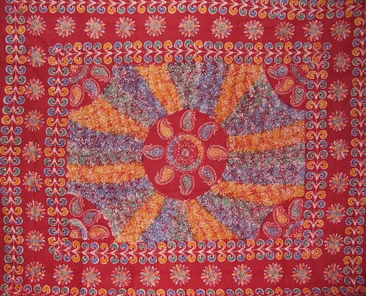 Batik Tapestry puuvillainen päiväpeite 108" x 88" Full-Queen Red