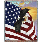 ארצות הברית דגל אמריקאי עם נשר - Majestic - דרק הנסון - שמיכת זרקת שטיח ארוג עם כותנה שוליים ארה"ב 72x54