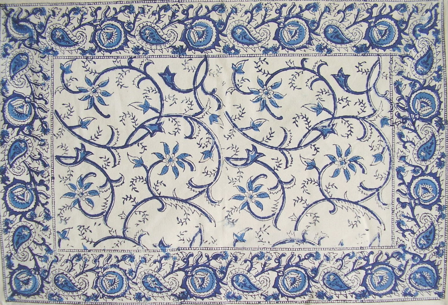 Mantel individual de algodón Rajasthan Vine, 19" x 13", azul
