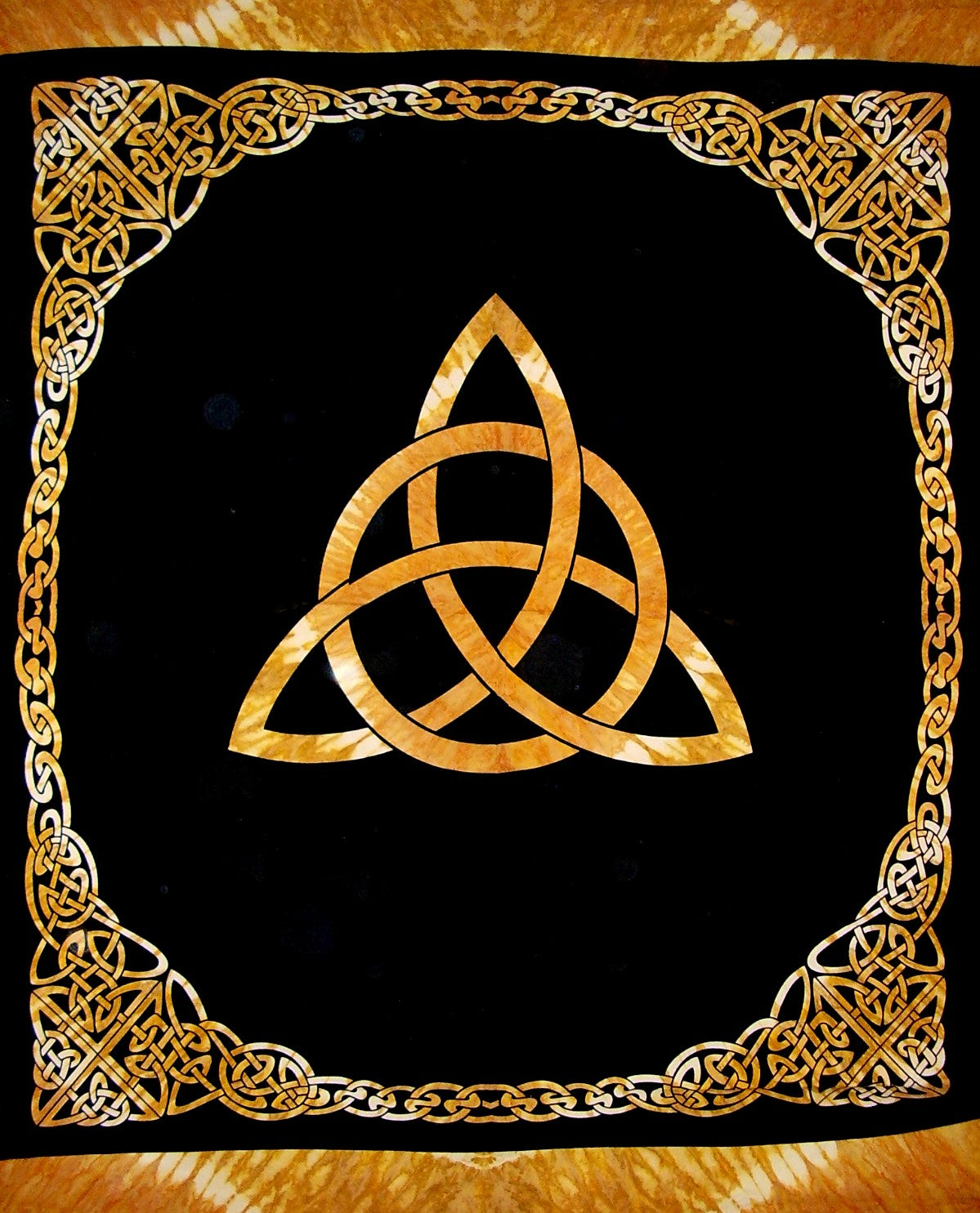Keltischer Dreifaltigkeitsknoten-Wandteppich, schwere Baumwolle, 244,8 x 218,4 cm, Batik-Bernstein